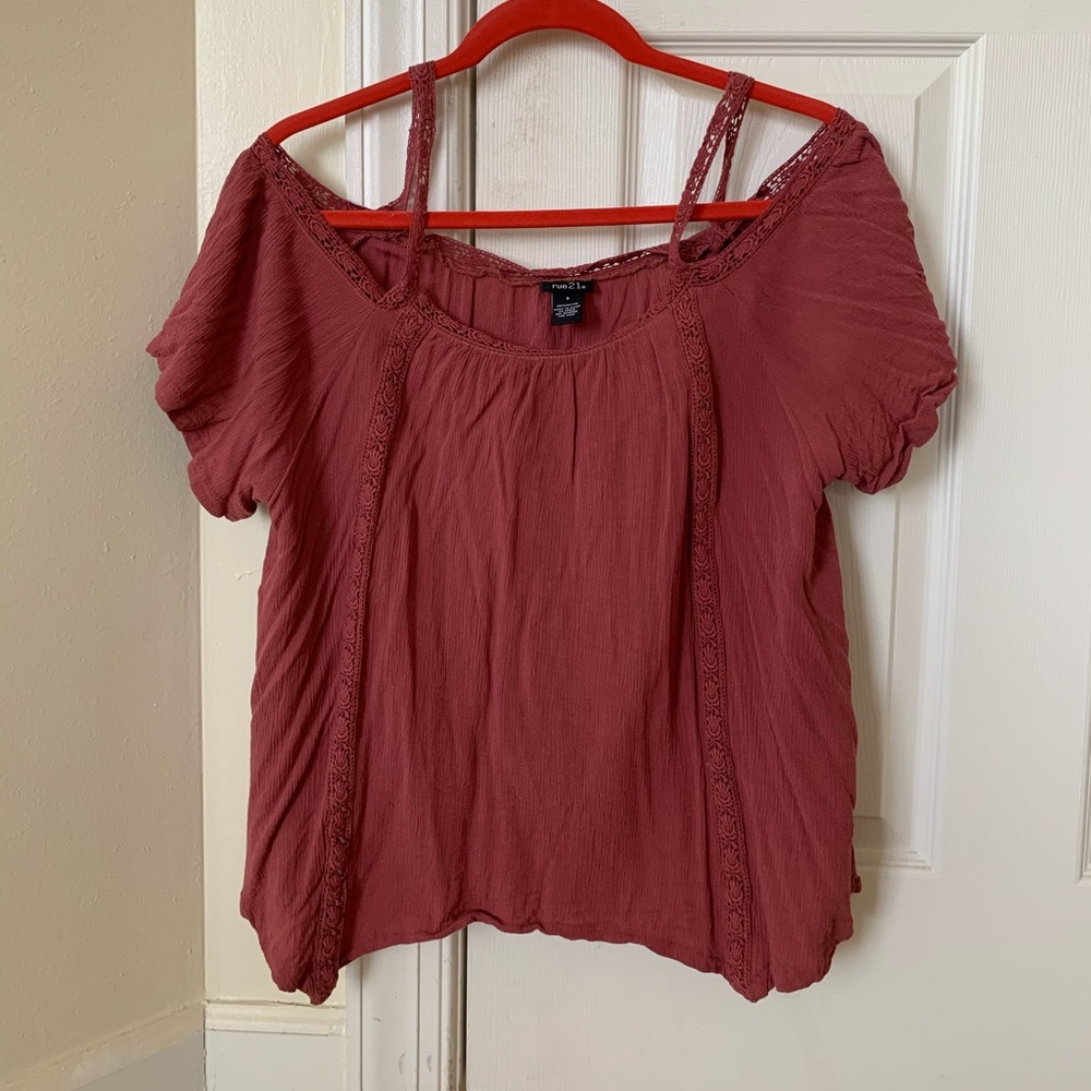 Rue 21 shoulders out shirt